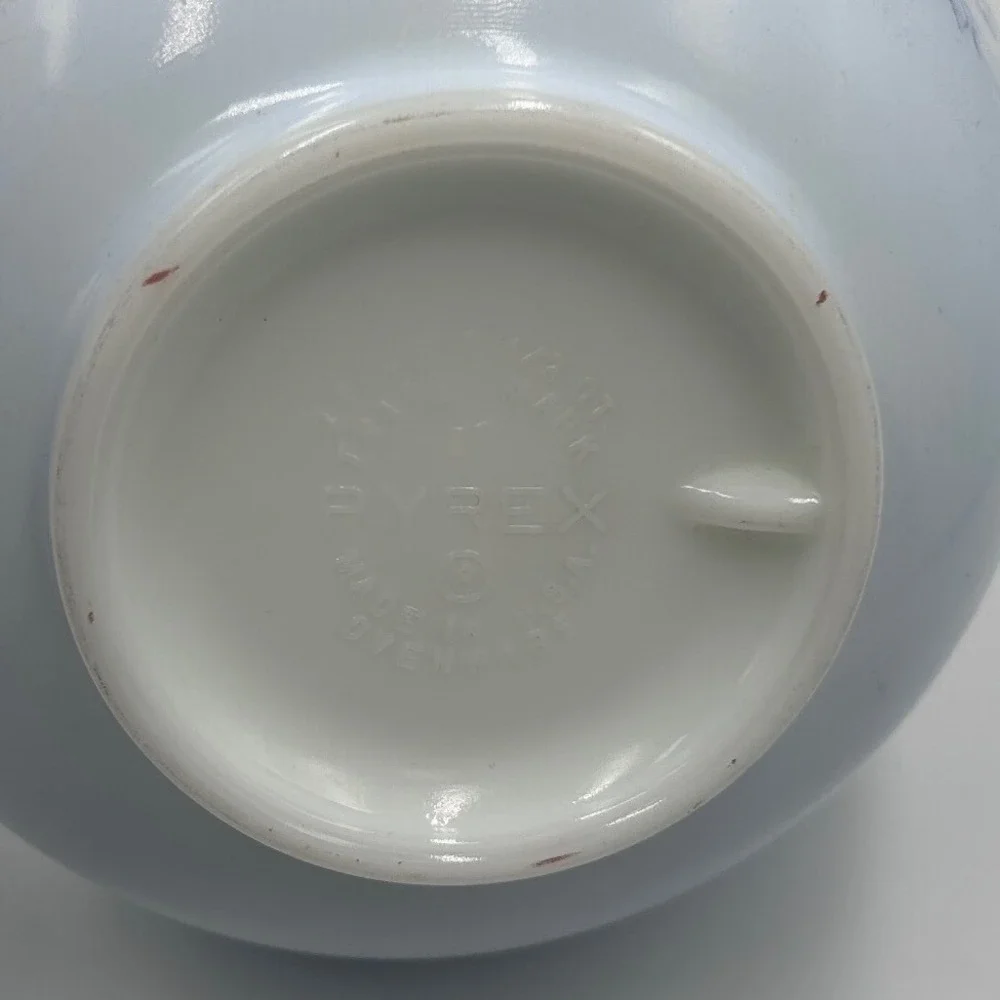 Vintage Pyrex Brittany Blue 1.5 QT Mixing Bowl 477 Blue White Opal Glass